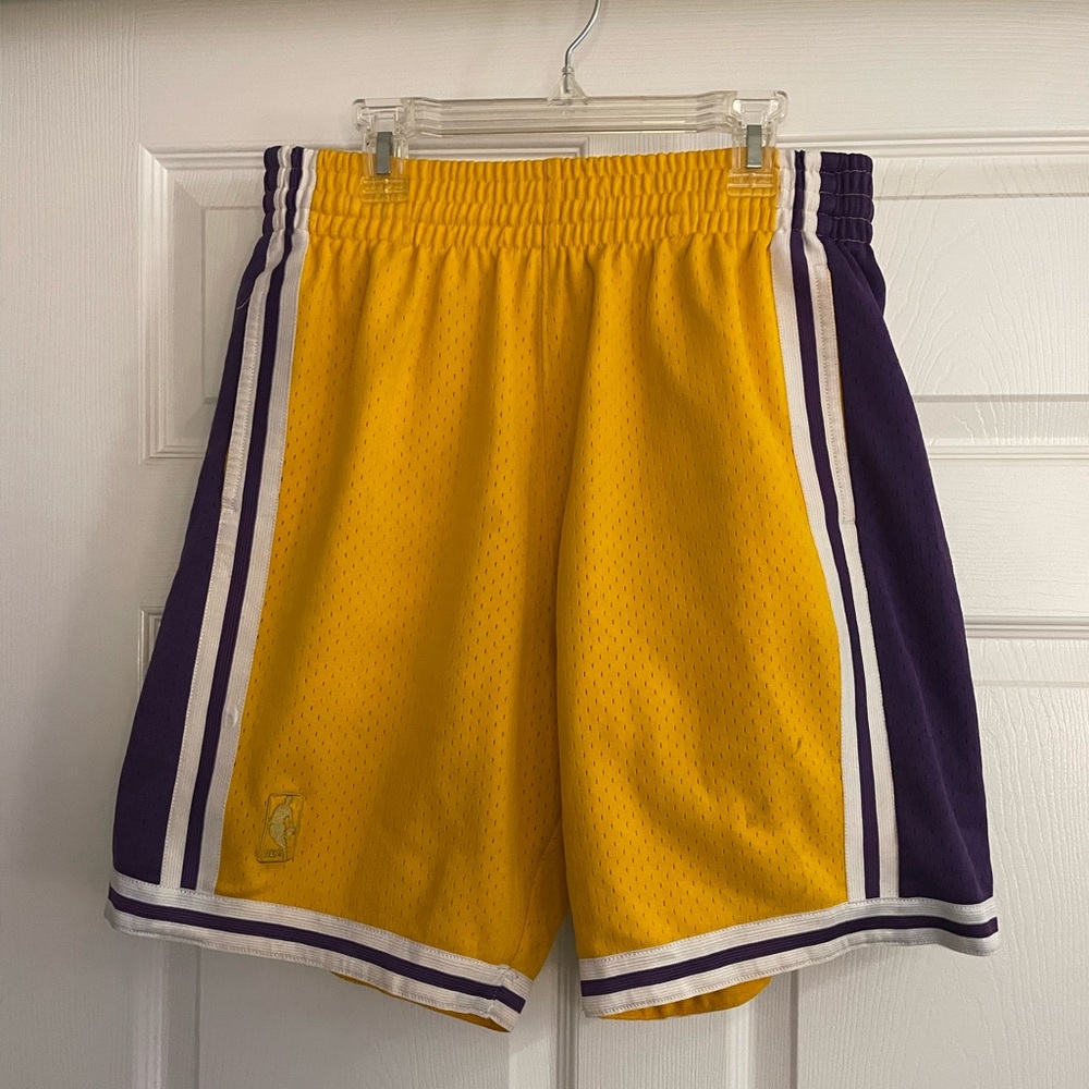 ❌SOLD❌Mens Mitchell & Ness NBA Swingman Home Shorts LA Lakers Medium